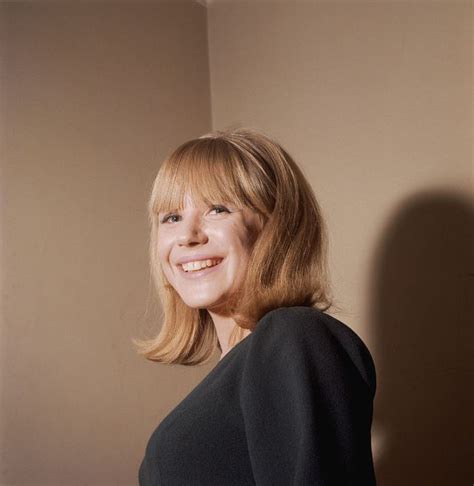 20 Vintage Photographs of a Young and Beautiful Marianne Faithfull in ...