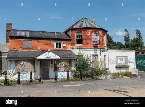 An Old Closed Down Pub On The Bath Road In Reading Uk It Is Left