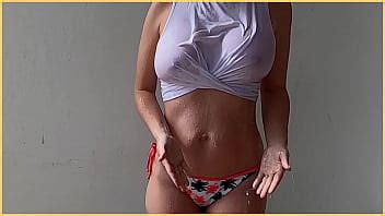 Esposa Queda Atrapada En La Lluvia Con Una Camisa Transparente XVIDEOS