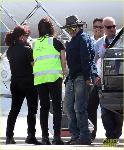 Johnny Depp Leaves Australia With Injured Hand Taped Up Photo 3323085 Johnny Depp Photos