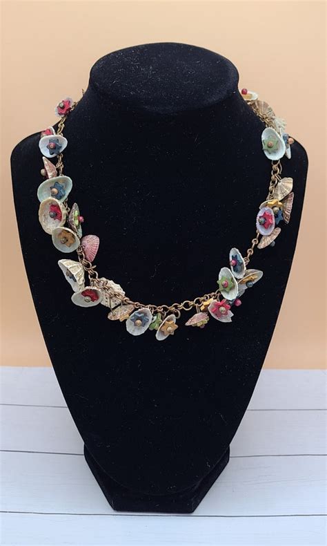 Vintage Shell Necklace Gem