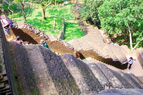 Sigiriya Etapas A Sigiriya Imagem Que Mostra As Etapas Que Conduzem A