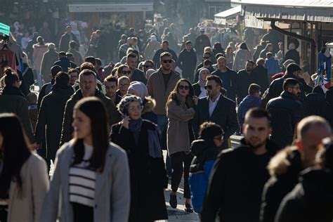 Praznično raspoloženje u Sarajevu Turisti iz cijelog svijeta uživaju u