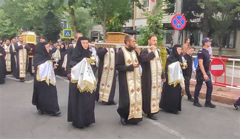 Moaștele Sfântului Gheorghe Pelerinul în procesiune la Piatra Neamț