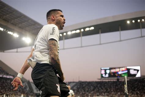 Corinthians bate América MG nos pênaltis e avança à semifinal da Copa