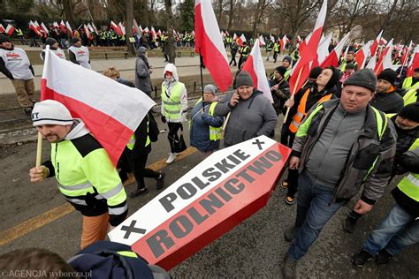 Tak wyglądał protest rolników w Warszawie Miasto sparaliżowane ZDJĘCIA