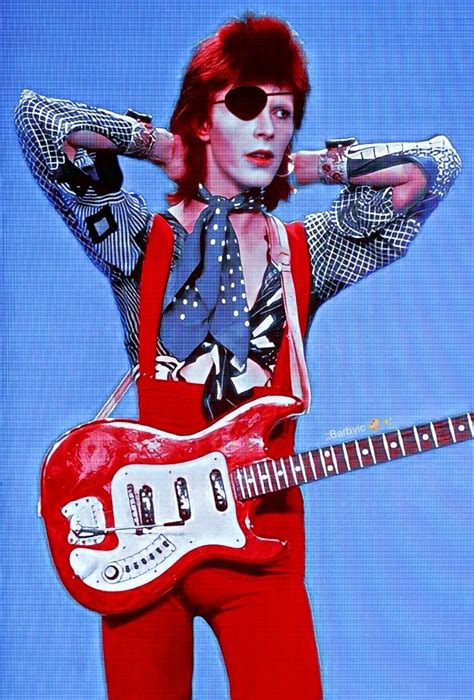 David Bowie | David bowie fashion, David bowie ziggy, David bowie