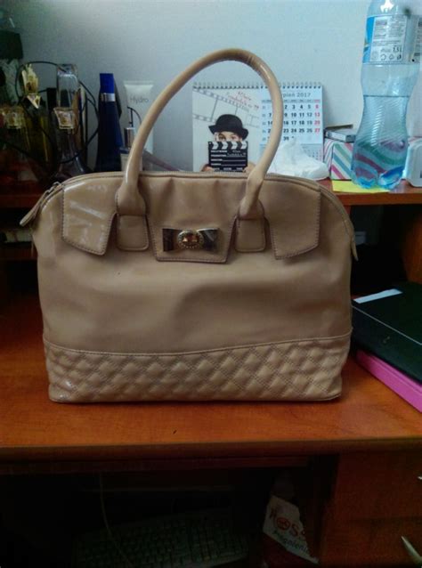 Torebka damska nude lakierowana kuferek do ręki A4