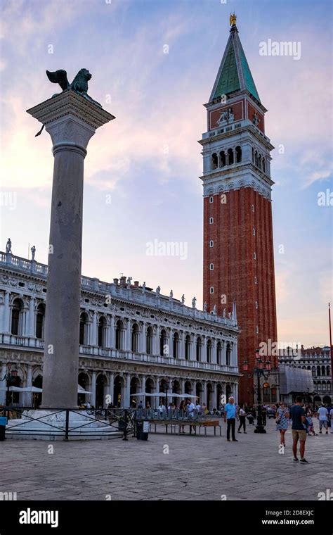 Campanile De La Bas Lica De San Marco S Mbolo De La Ciudad Flotante