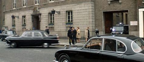 IMCDb.org: 1964 Wolseley 6/110 MkII [ADO53] in "Le cerveau, 1969"