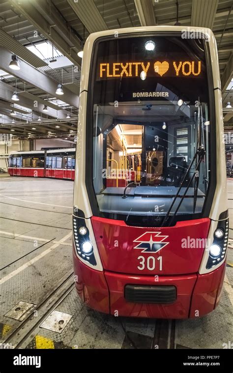 Wien Praesentation der neuen Straßenbahn Bombardier FLEXITY Wien