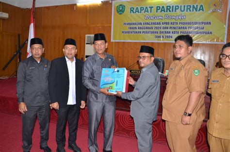 Pj Wali Kota Padangsidimpuan Hadiri Rapat Paripurna Penyampaian Nota