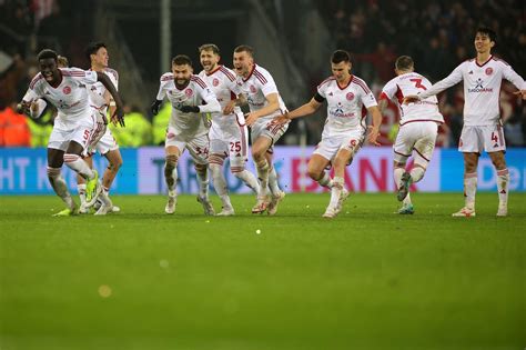 St Pauli Zieht In Elfer Krimi Den K Rzeren D Sseldorf Steht Im