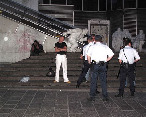 Del Sol Y De Sus Lunas REDADA POLICIAL POLICE RAID