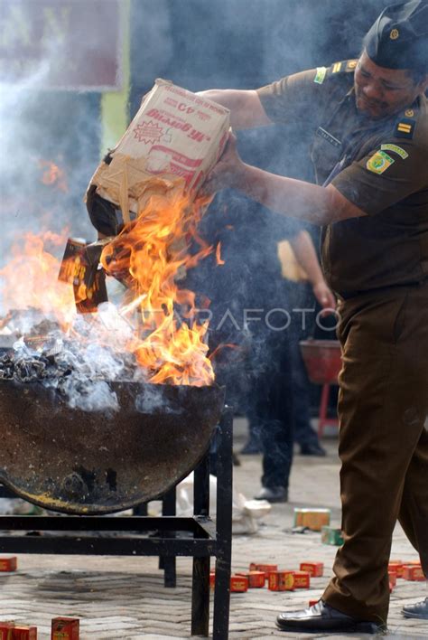 PEMUSNAHAN BARANG BUKTI ANTARA Foto