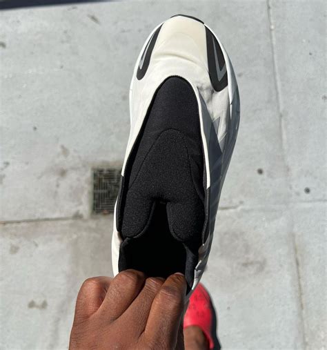 Adidas Yeezy 700 Mnvn Laceless Analog Ig4798 Release Date