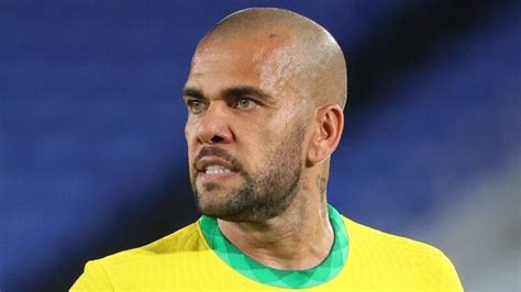 Preso desde janeiro Daniel Alves completa aniversário de 40 anos na