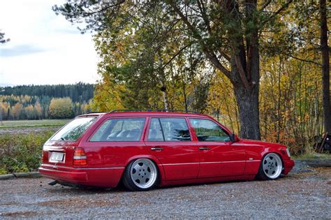 Mercedes Benz S124 Red Stance Style Benztuning