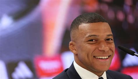 Momen Kylian Mbappe Resmi Diperkenalkan Real Madrid Foto Liputan6