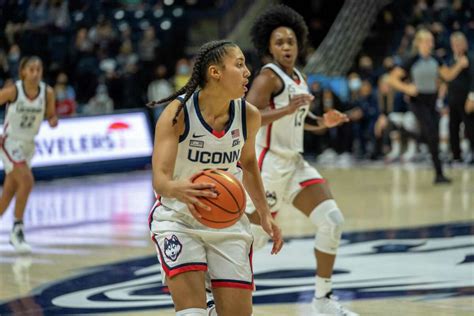 With three shots, UConn’s Azzi Fudd gives fans glimpse of her greatness ...