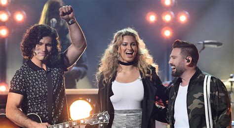 Dan Shay Perform Speechless With Tori Kelly At Billboard Music