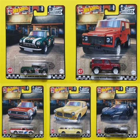 Hot Wheels 2022 Boulevard Austin Mini Pickup BRE Datsun Sunny Truck