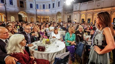 Sangiuliano E Geppi Cucciari La Gaffe Del Ministro Al Premio Strega