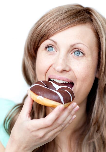 Premium Photo Caucasian Woman Eating A Cake