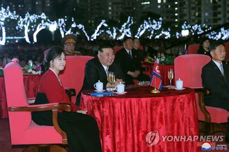 정권수립 74주년 경축행사에 참석한 북한 김정은·리설주 부부 연합뉴스