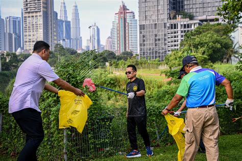 Plogging Aktiviti Riadah Sambil Kutip Sampah Beri Impak Positif