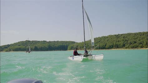 Séjours au lac de la Ganguise Aude activité catamaran YouTube