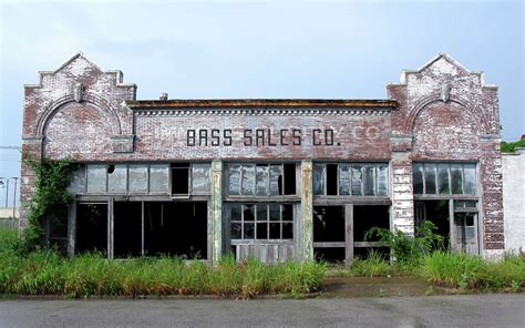 Creepy Photos Show Abandoned Town Of Cairo Illinois Years After