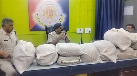 अंतरराज्यीय गांजा तस्कर चढ़ा पुलिस के हत्थेः ट्रक में छिपाकर ले जा रहे