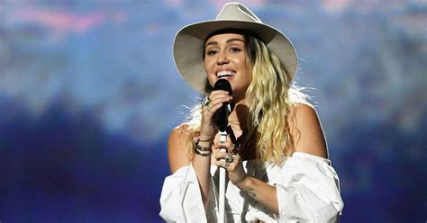 10 Best Miley Cyrus Songs of All Time - Singersroom.com