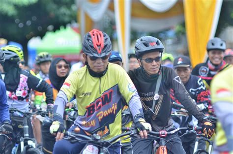 Kasiter Kasrem 043 Gatam Hadiri Fun Bike Dalam Rangka HUT Ke 72 Ikatan