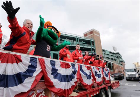 Red Sox begin trek to spring training: Photos