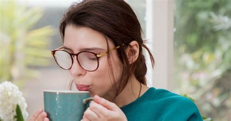 Hot Water Benefits नरमल नह रजन पए एक गलस हट वटर य फयद आपक कर दग हरन