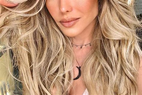 Soft Buttercream Old Money Blonde Hairstyle With Classic Layers
