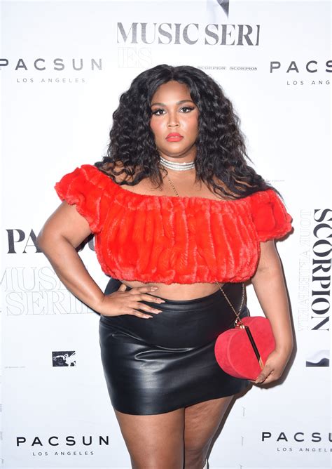 25 Lizzo Outfits That Do The Absolute MOST