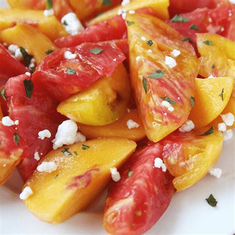 Salade de tomates et de pêches Châtelaine