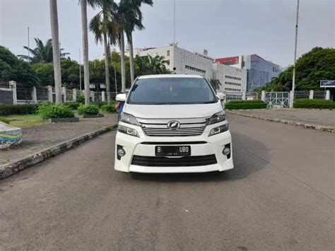 Vellfire Z Golden Eye At 2013 Putih