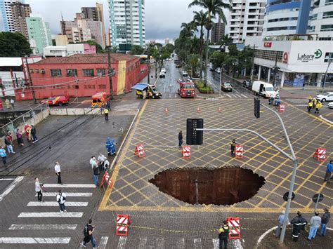 Cratera na Avenida Paraná foi causada por rompimento de tubulação da