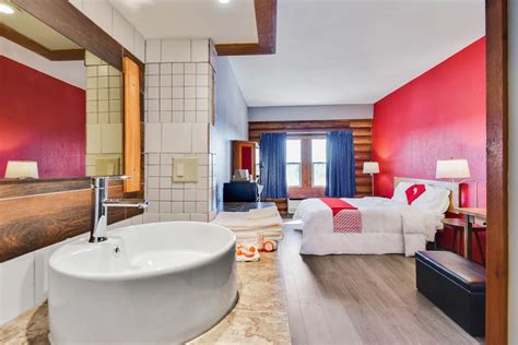 Iowa Hotels with Jacuzzi in Room ️ Romantic Getaways