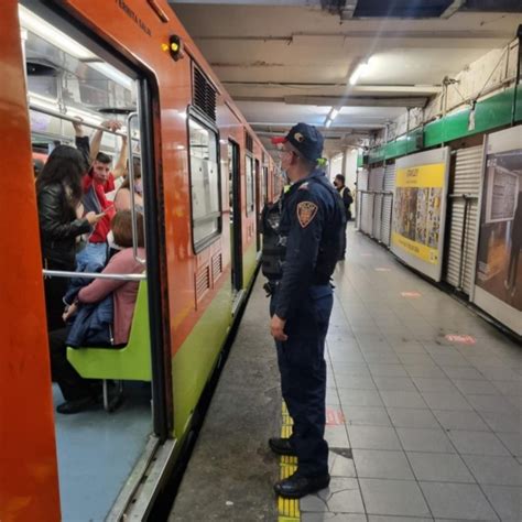 Salen Del Metro 5 Mil Policías Capitalinos Por Llegada De Gn La