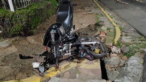 Grave Acidente Deixa Motociclista Ferido Suspeita De Fratura No F Mur