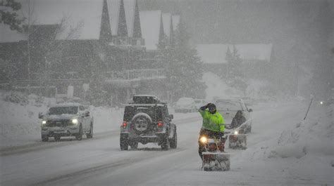 Stretch Of I 80 Shut Down As Monster Blizzard Dumps Snow On Mountains