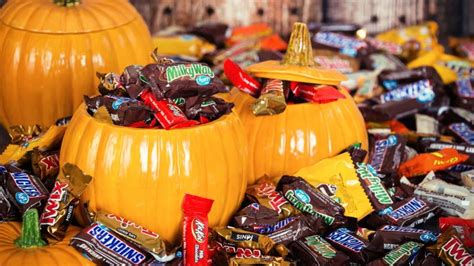 Maps Reveal Most Popular Halloween Candies in US States