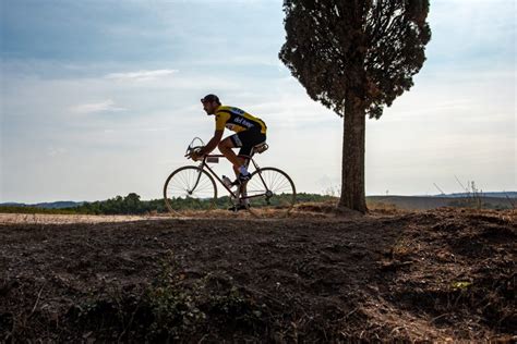 Tra Maglie Di Lana E Bici Depoca Torna Eroica Montalcino La Corsa