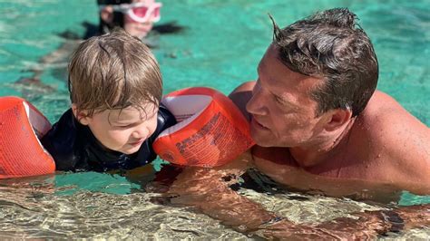 Benjamin Castaldi dévoile un cliché de son fils Gabriel son portrait