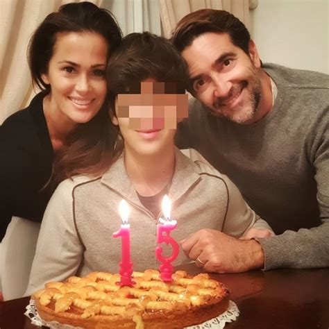 Samantha De Grenet Compie 50 Anni La Sorpresa Di Marito E Figlio